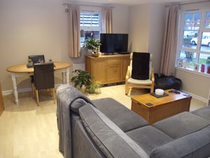 Lounge/Diner- click for photo gallery